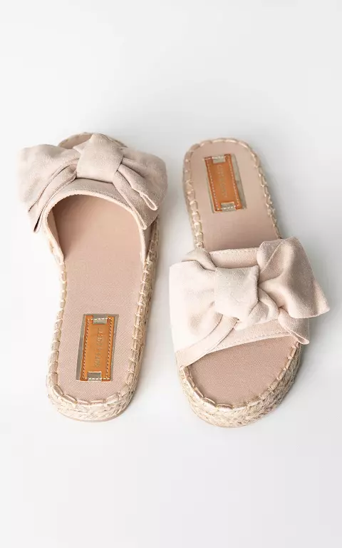 Slip-on sandals with woven soles 