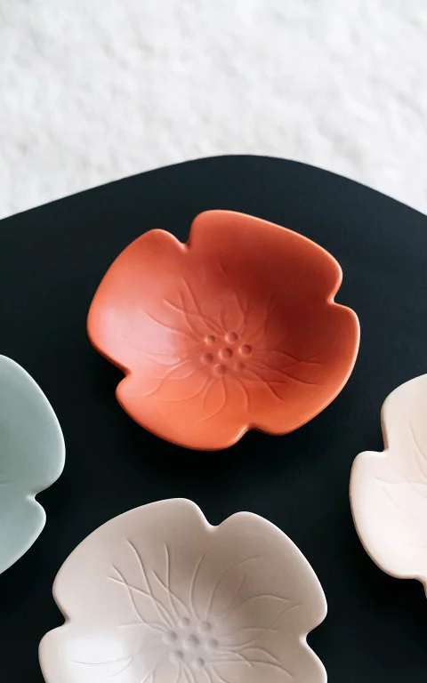 Ceramic flower dish 