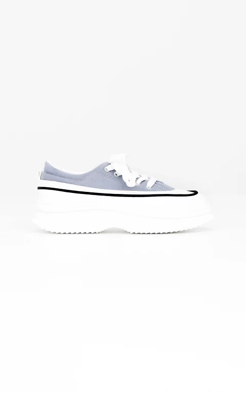 Sneaker met een grove zool blauw wit