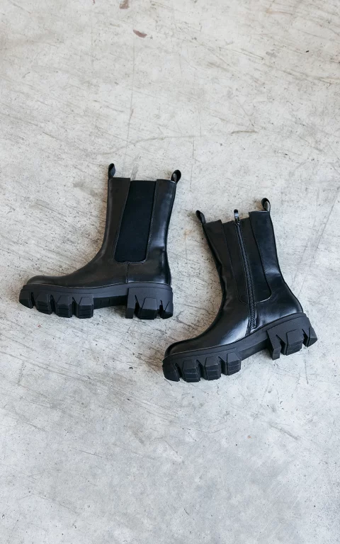 Boots with elasticated sides 