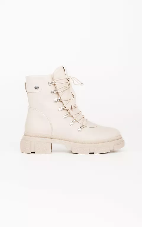Lace-up boots with thick sole 