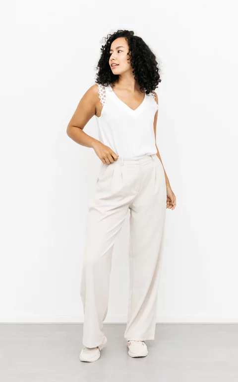 Wide leg pants with side pockets 