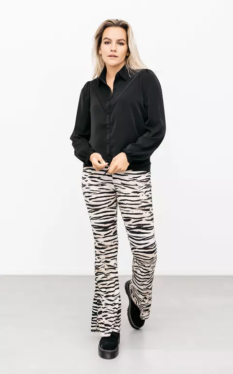 Ausgestellte Hose mit Zebra-Muster 