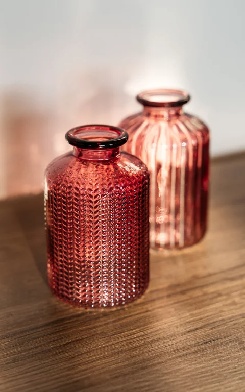 Glass vase with pattern pink
