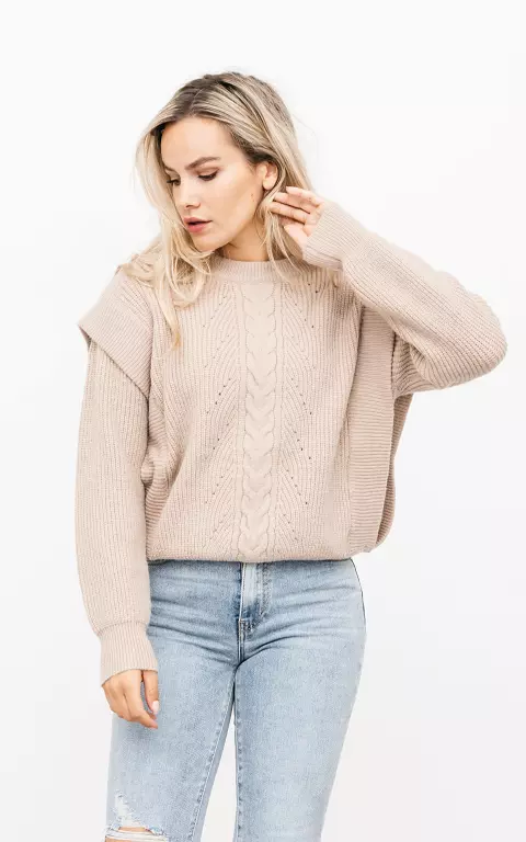 Cable-knit sweater with shoulder pads 