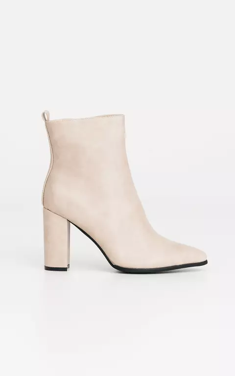 Ankle boots with pointed noses beige