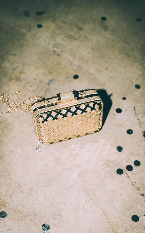 Clutch with chain bag handle gold