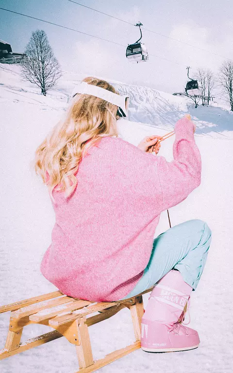 Oversized sweater with round neck pink