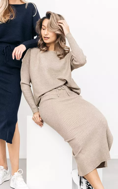Stretchy set of sweater and skirt taupe