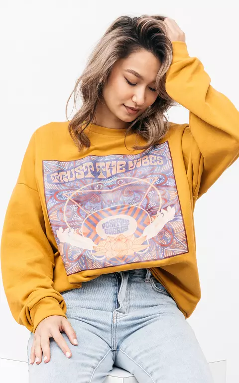 Round neck sweater with print yellow ocher purple