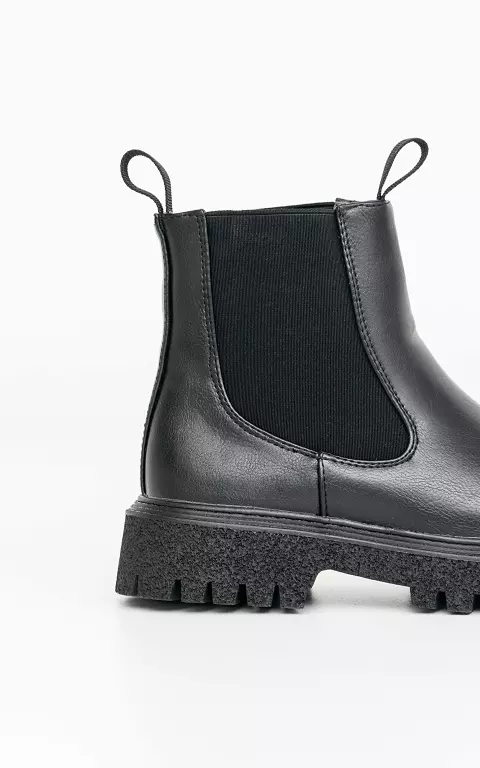Chelsea Boots mit chunky Sohle schwarz
