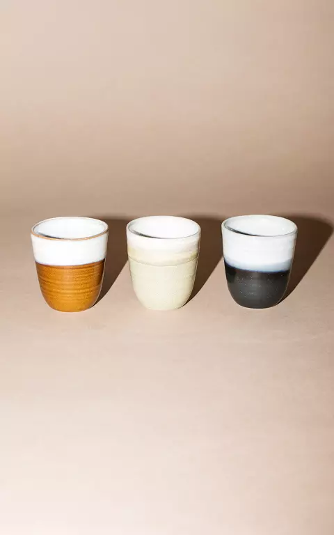 Handgefertigte Keramik-Tasse hellgrau camel