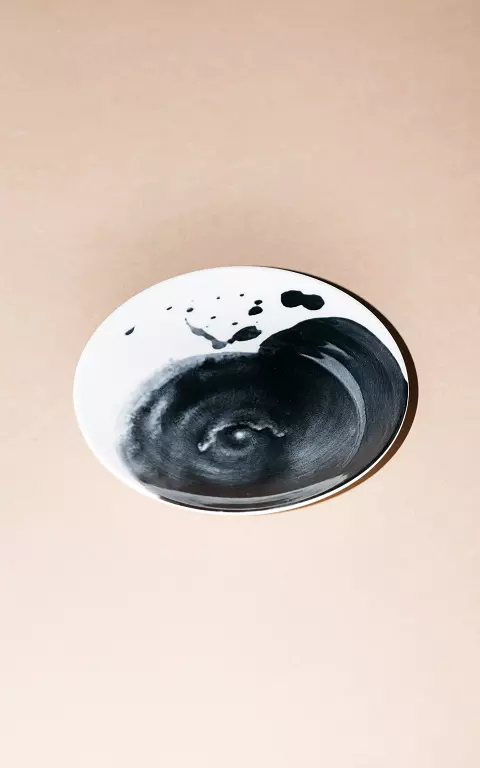 Handgemachter Teller aus Keramik weiß schwarz