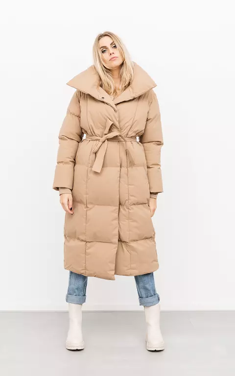 Long puffer coat with waist tie camel