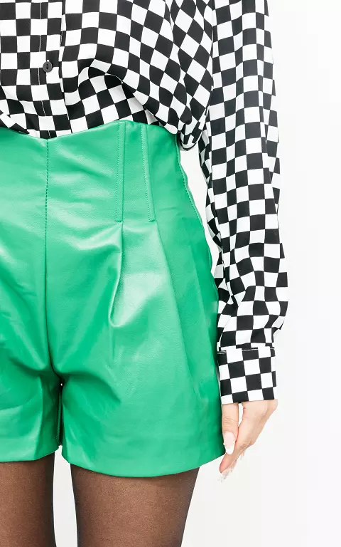 Leather-look shorts green