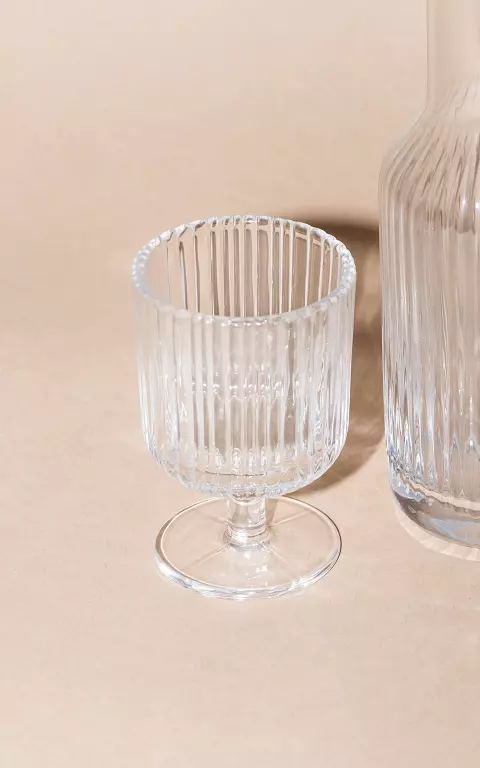 Weinglas mit Reliefmuster 