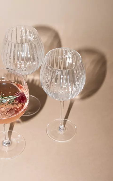 Set van twee wijnglazen met reliëf transparant