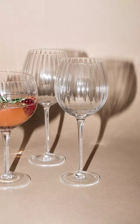 Set of two patterned wineglasses transparent