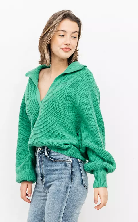 Woolly sweater with v-neck green