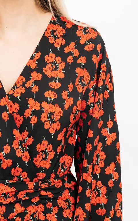 Asymmetrisches Kleid mit floralem Muster schwarz rot