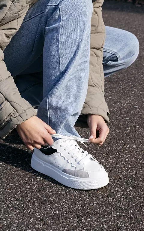 Sneakers with high soles white black