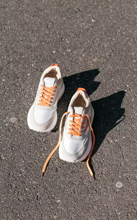 Sneaker met gekleurde veter beige oranje