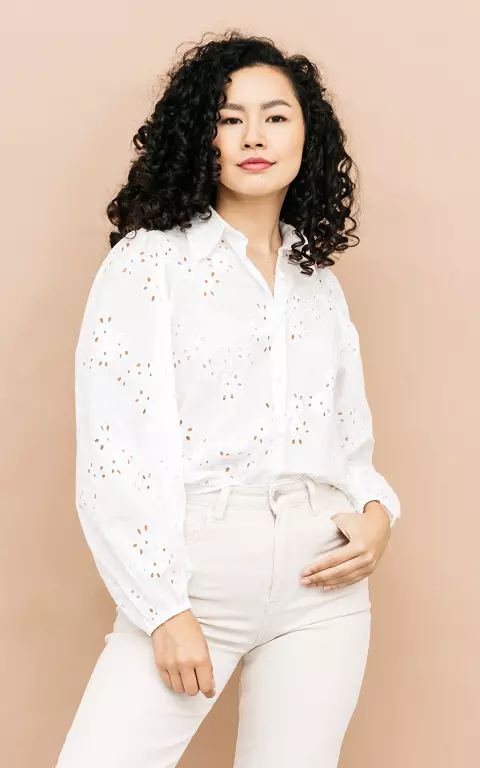 Embroidered blouse with buttons 