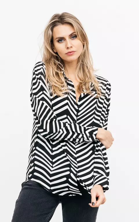 Blouse with pattern black white