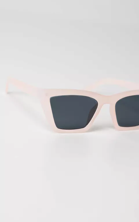 Cat eye sunglasses light pink