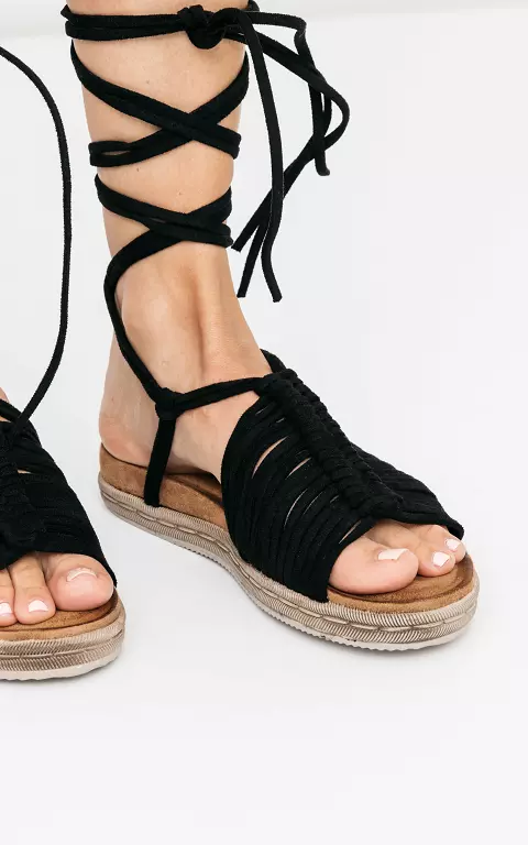 Sandals with laces 