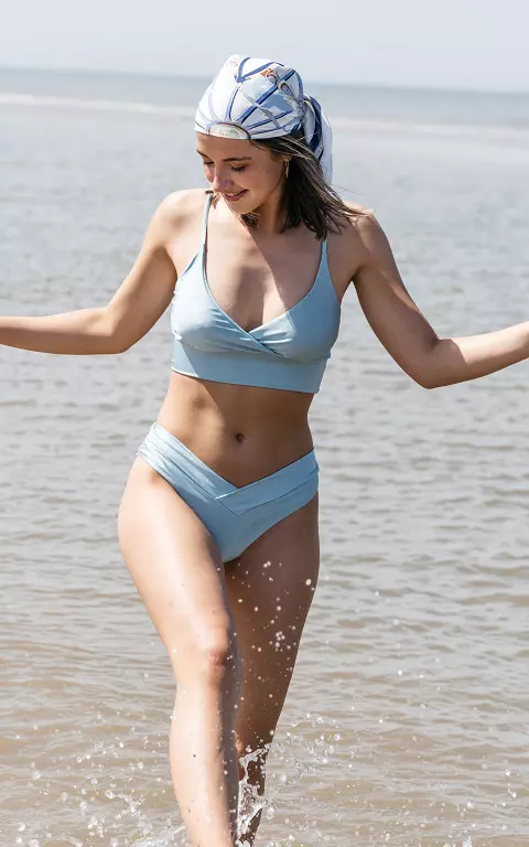 Bikini bottoms with v-shape light blue