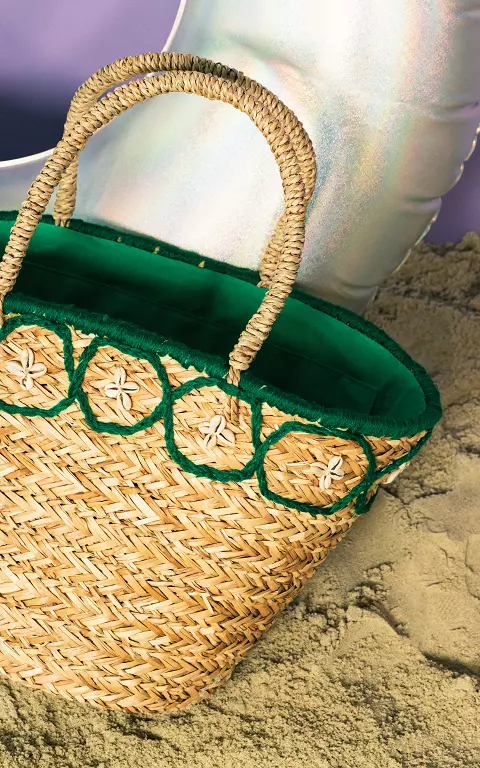 Straw bag with shells light brown green
