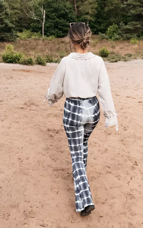 Hose mit Batik-Muster grau weiß