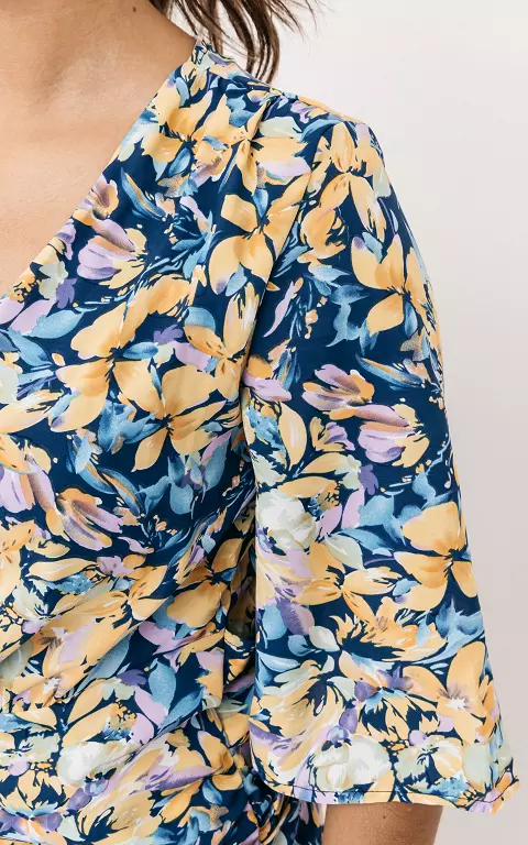 Wickelkleid mit floralem Muster blau gelb