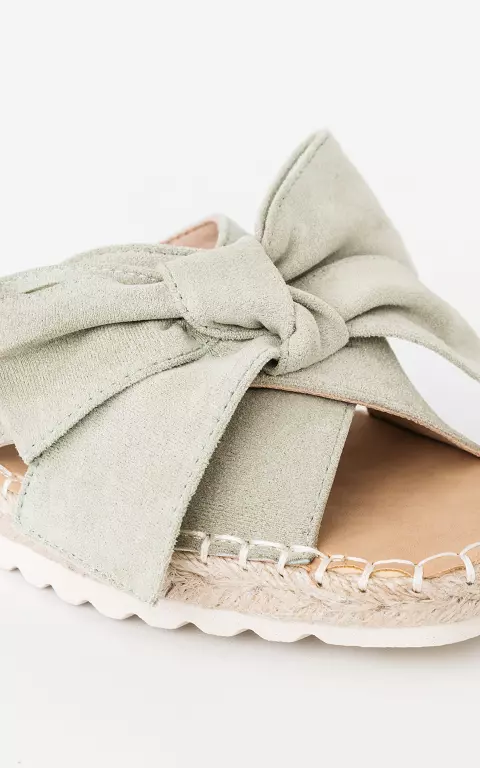 Slippers with bow light green
