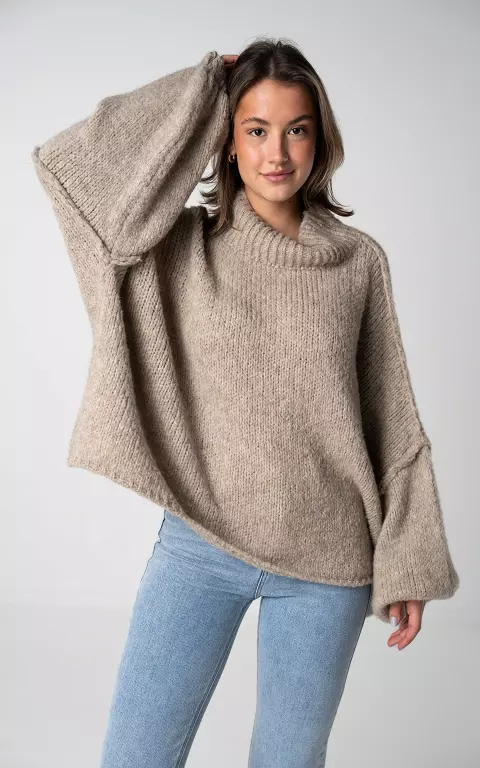 Oversized woolen sweater beige