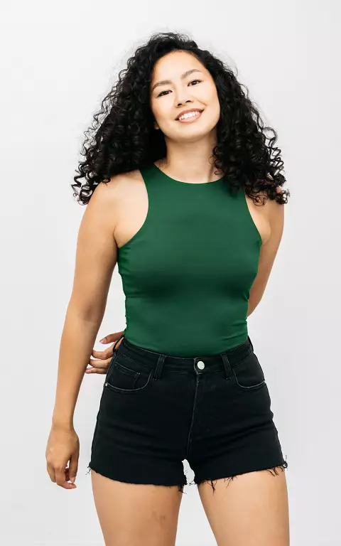 Body with round neck green