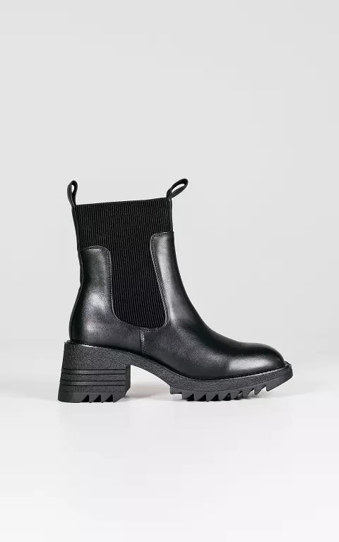 Leather-look boots black