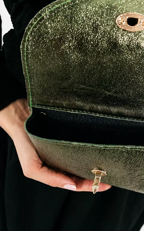 Metallic look tas met goudkleurige details groen