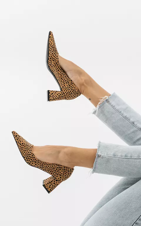 Suede-look heels with pointed noses light brown black