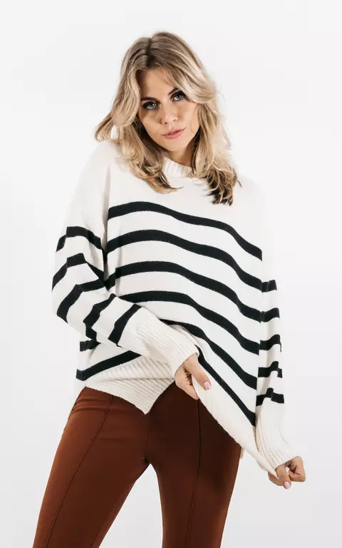 Round neck sweater with stripes white black