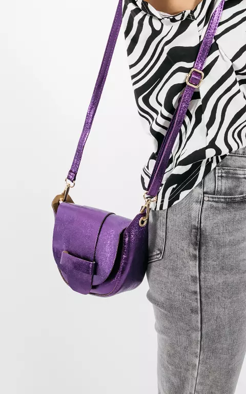 Metallic-Look Tasche mit verstellbare Taschenriemen lila