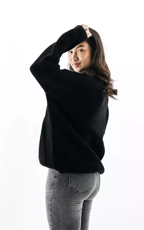 Sweater with v-neck black