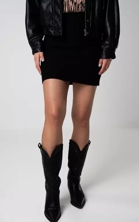 Mini skirt with elastic band black