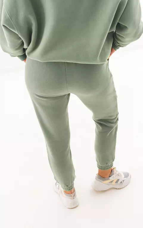 Sweatpants with two side pockets green