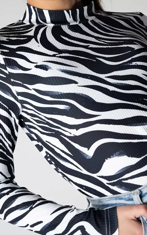 Zebra print top met hoge nek zwart wit