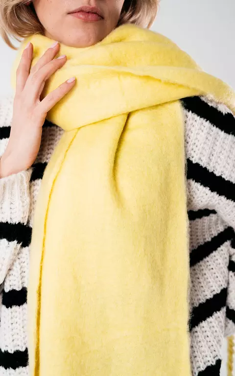 Basic shawl met franjes geel