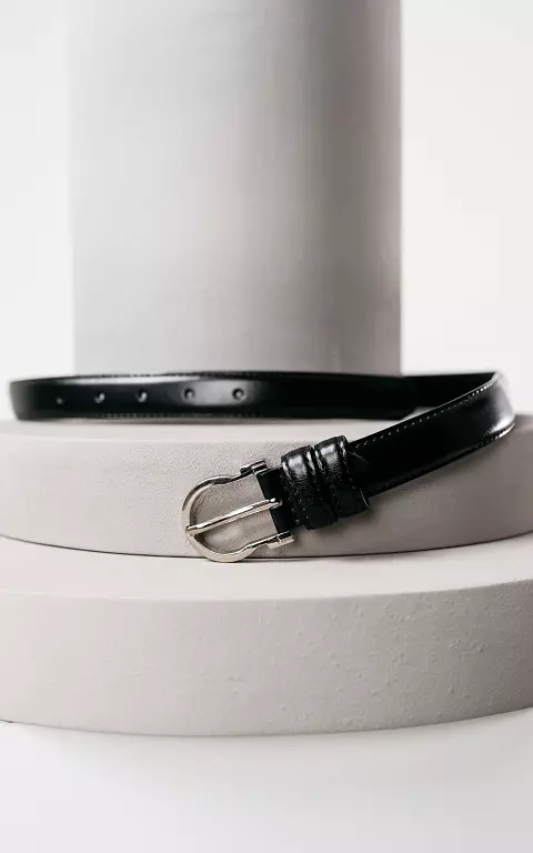 Leather belt with oval clasp black silver