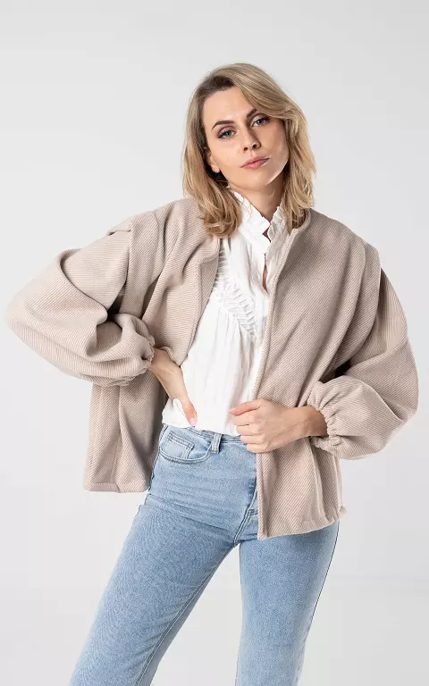 Coat with puffed sleeves 