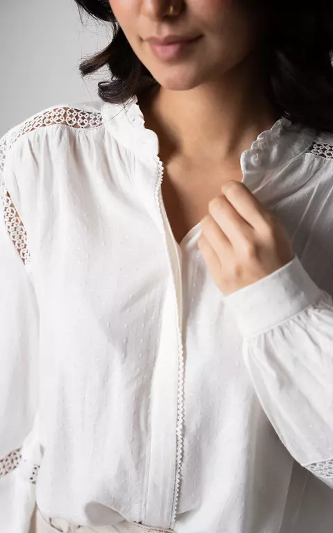 Blouse with embroidered details 